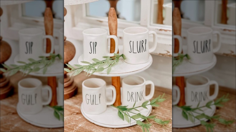 Tiered plate with mugs