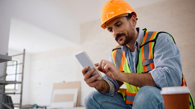 Contractor using a smartphone app