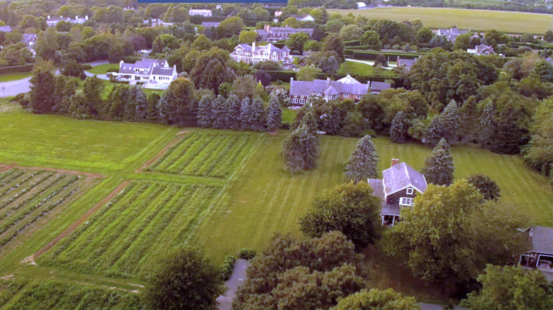 Rural Sagaponack mansions on large properties in new York