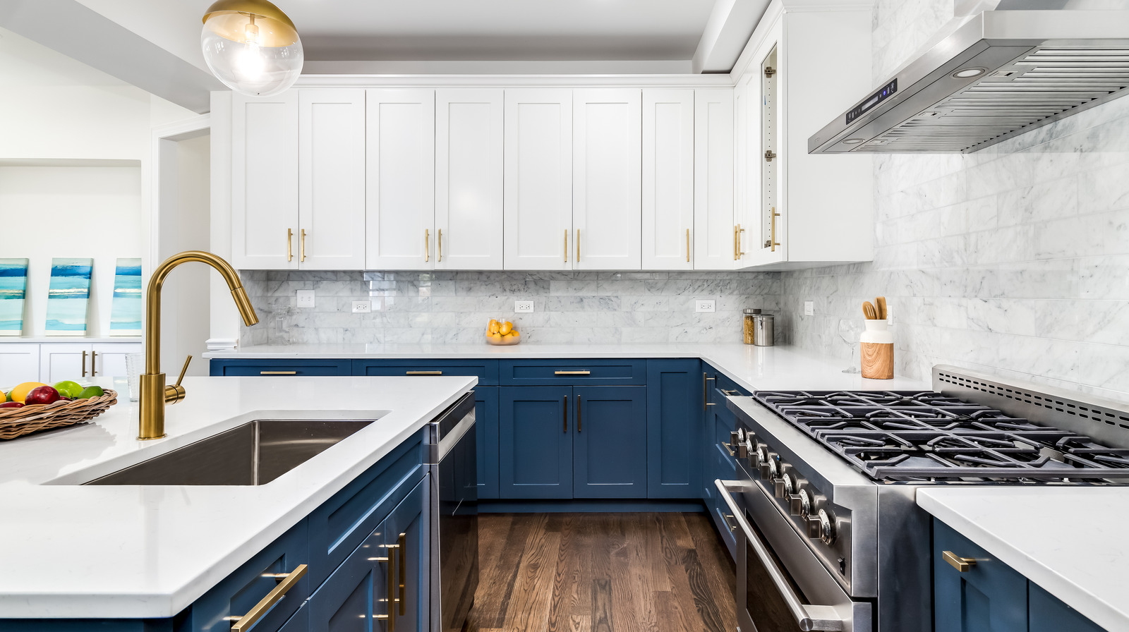 https://www.housedigest.com/img/gallery/these-are-the-best-kitchen-cabinet-colors/l-intro-1642456743.jpg