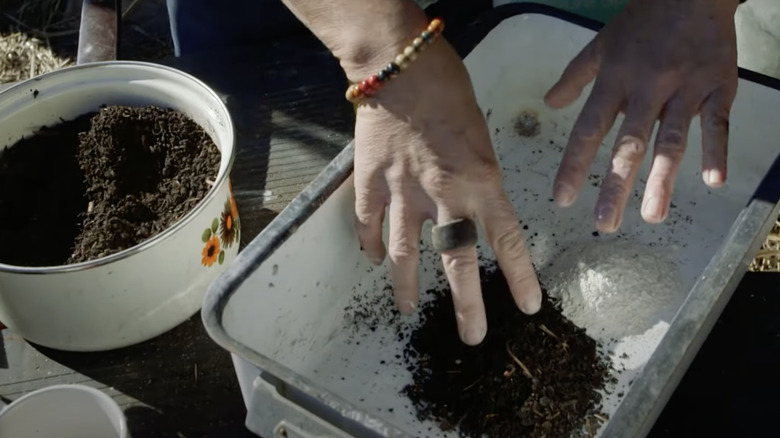materials to make seed bombs in pots bins