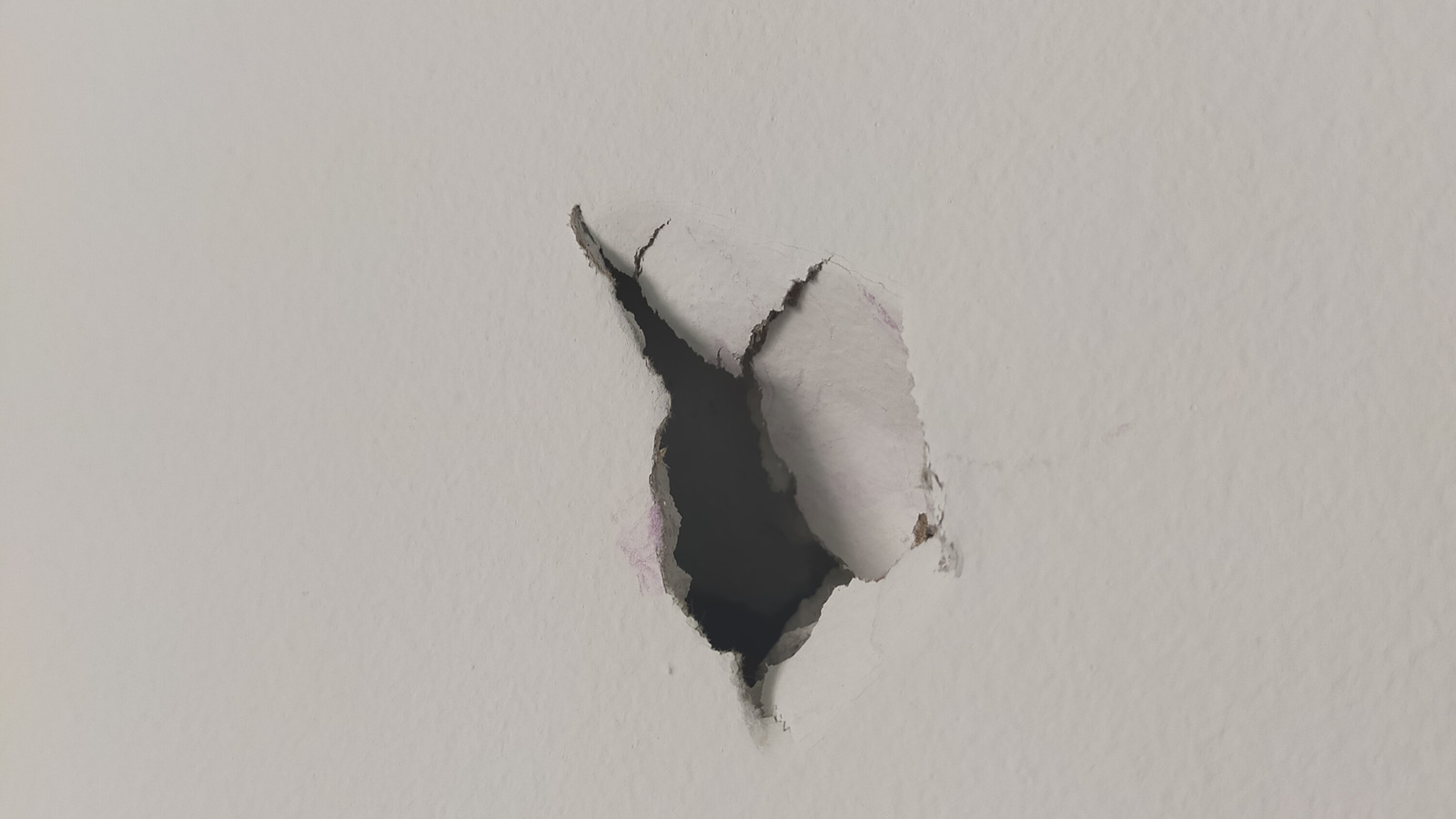 These Drywall Repair Hacks Will Save