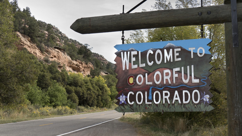 welcome to Colorado sign