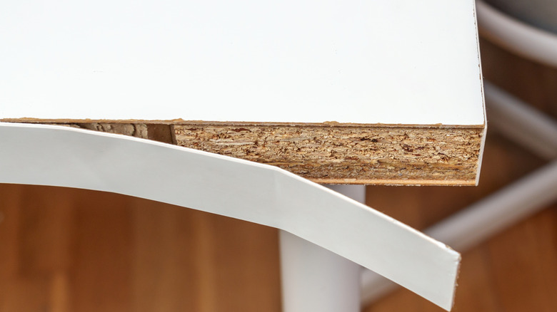 A peeling desk