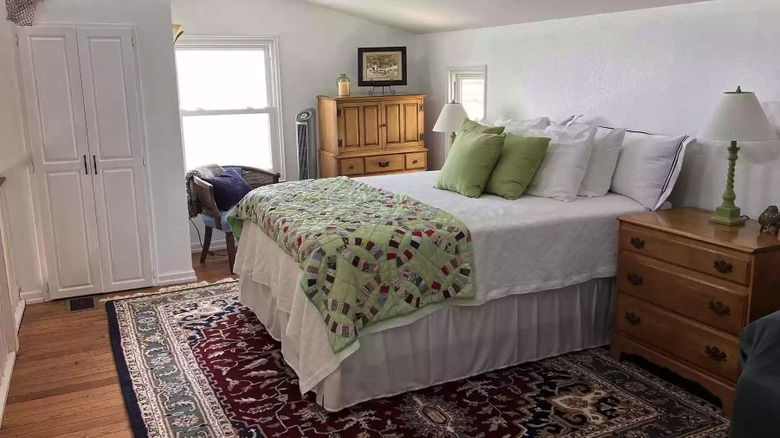 Cottage bedroom