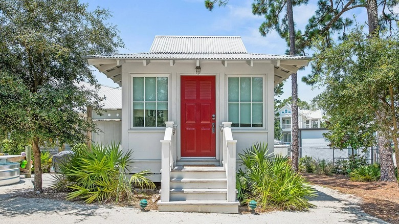 Façade of Floridian home