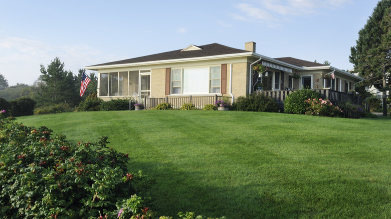 This Building Material Was Everywhere In The '70s - Now It's Popping Up In Gardens