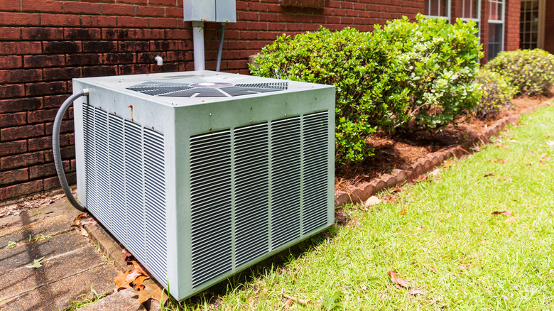 AC unit on side of house between the yard and the home.