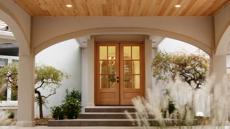 portico in house
