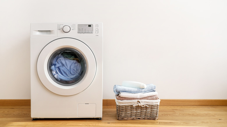washing machine and laundry