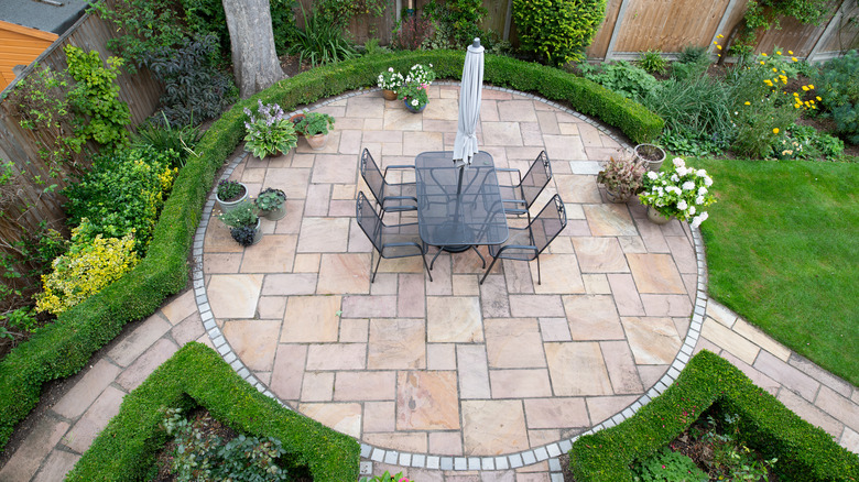 Circular patio