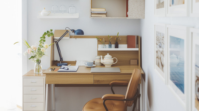 standard corner office in room 