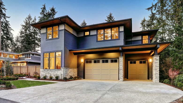 A modern transitional style of home newly built in Washington