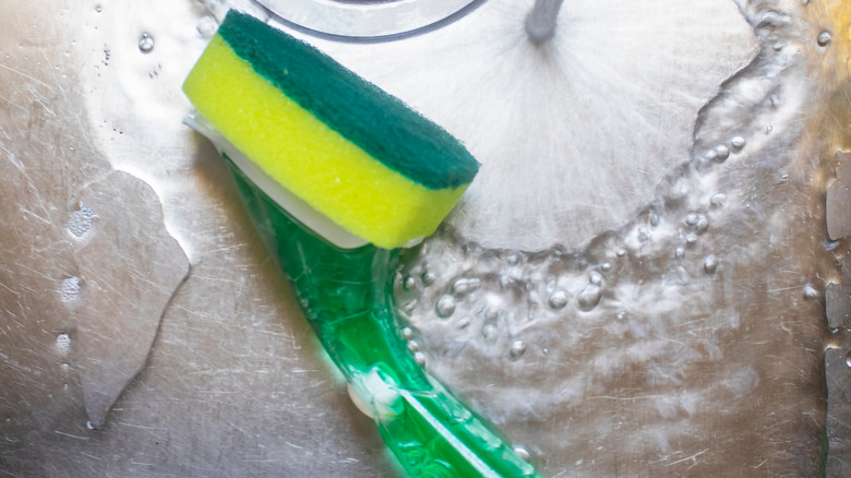 Refillable dish wand