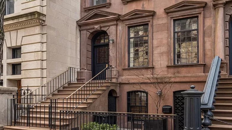 NYC townhouse exterior