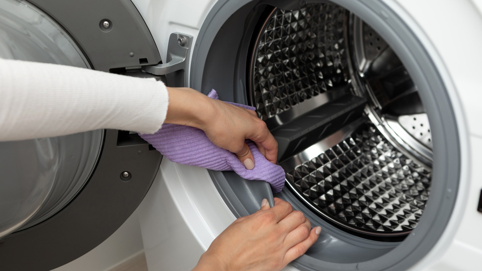 This Laundry Staple May Be Creating A Mold Problem In Your Washing Machine