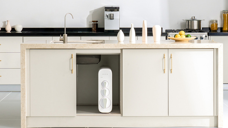 Kitchen island with Waterdrop Filter under-sink reverse osmosis filter in cabinet