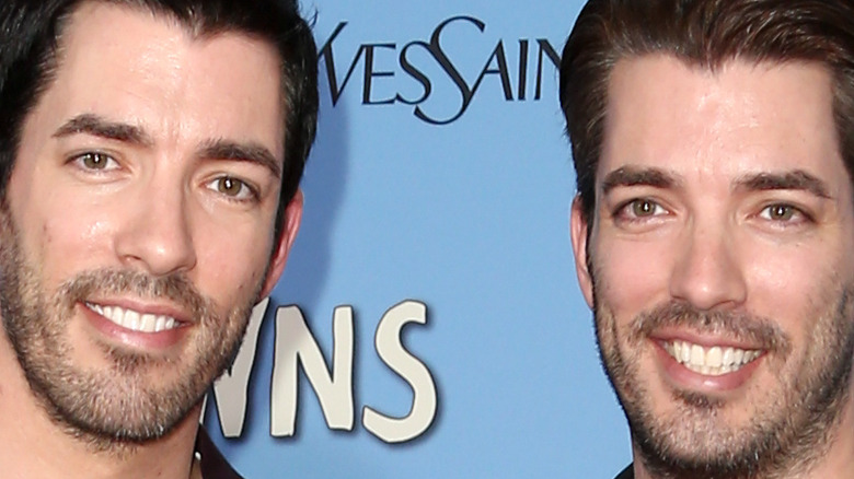 Jonathan and Drew Scott smiling