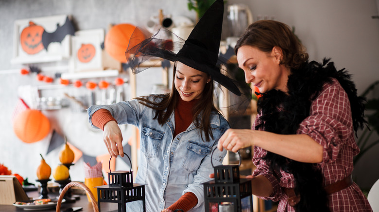 nautical rope ghost women decorating for halloween