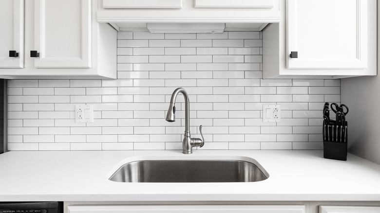 White kitchen backsplash