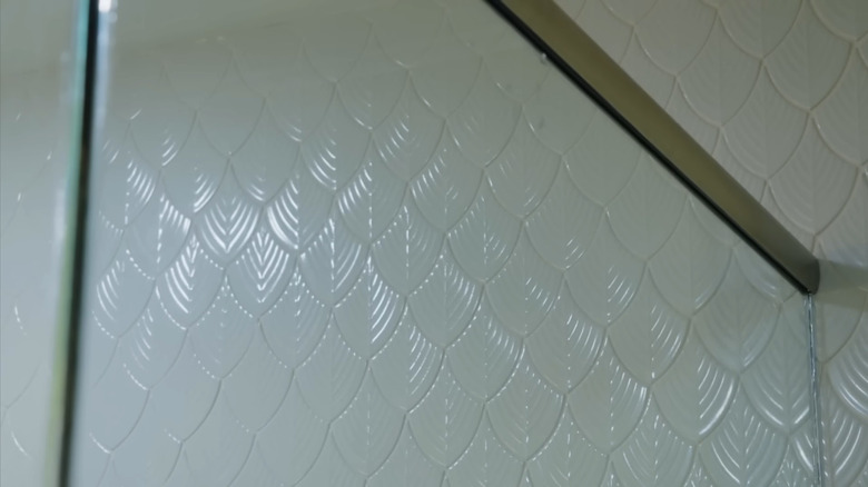 Leaf shaped tiles in a shower