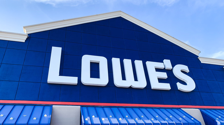Front view of Lowe's store