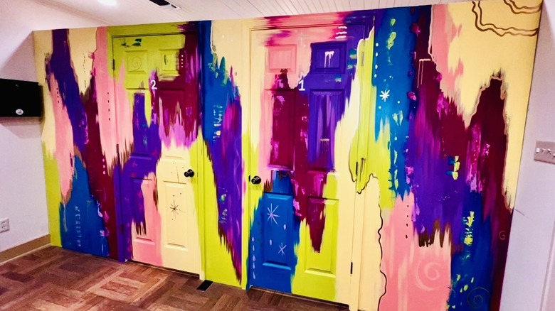 The colorful hallway with doors that TikTokker jacitucker_ painted.