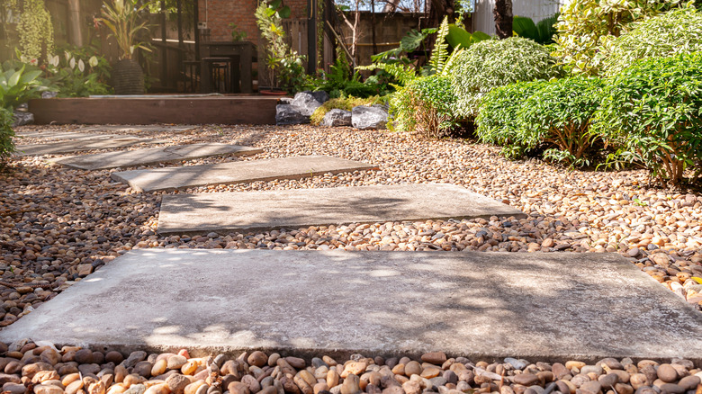 Using stone instead of mulch in landscaping of yard