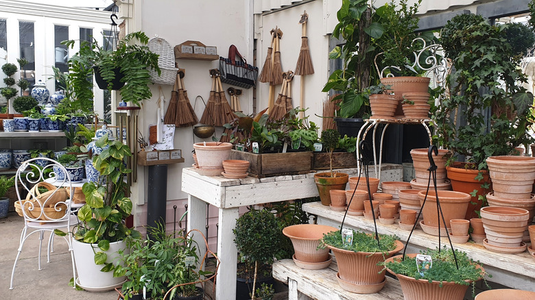 A vintage-inspired romantic garden display.