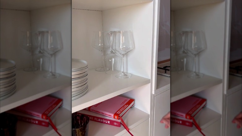 alternating wine glasses for storage