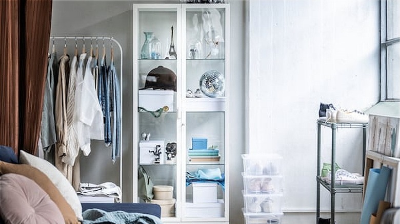 Glass cabinetry display