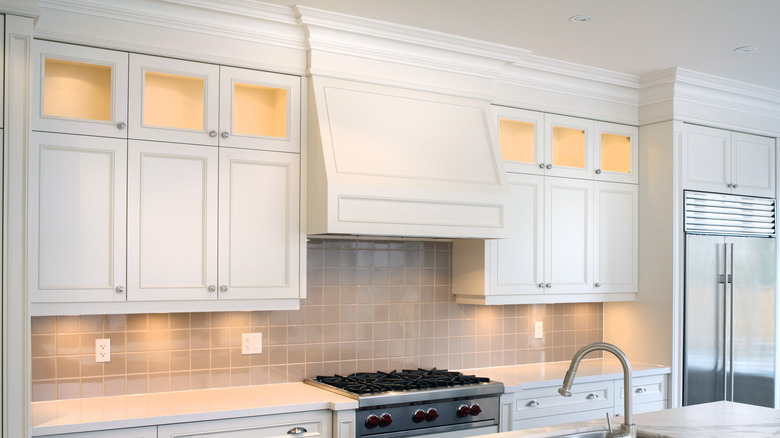 Simple farmhouse-style vent hood cover