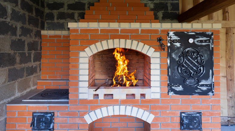 Outdoor brick oven 