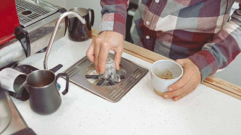 Man using glass rinser