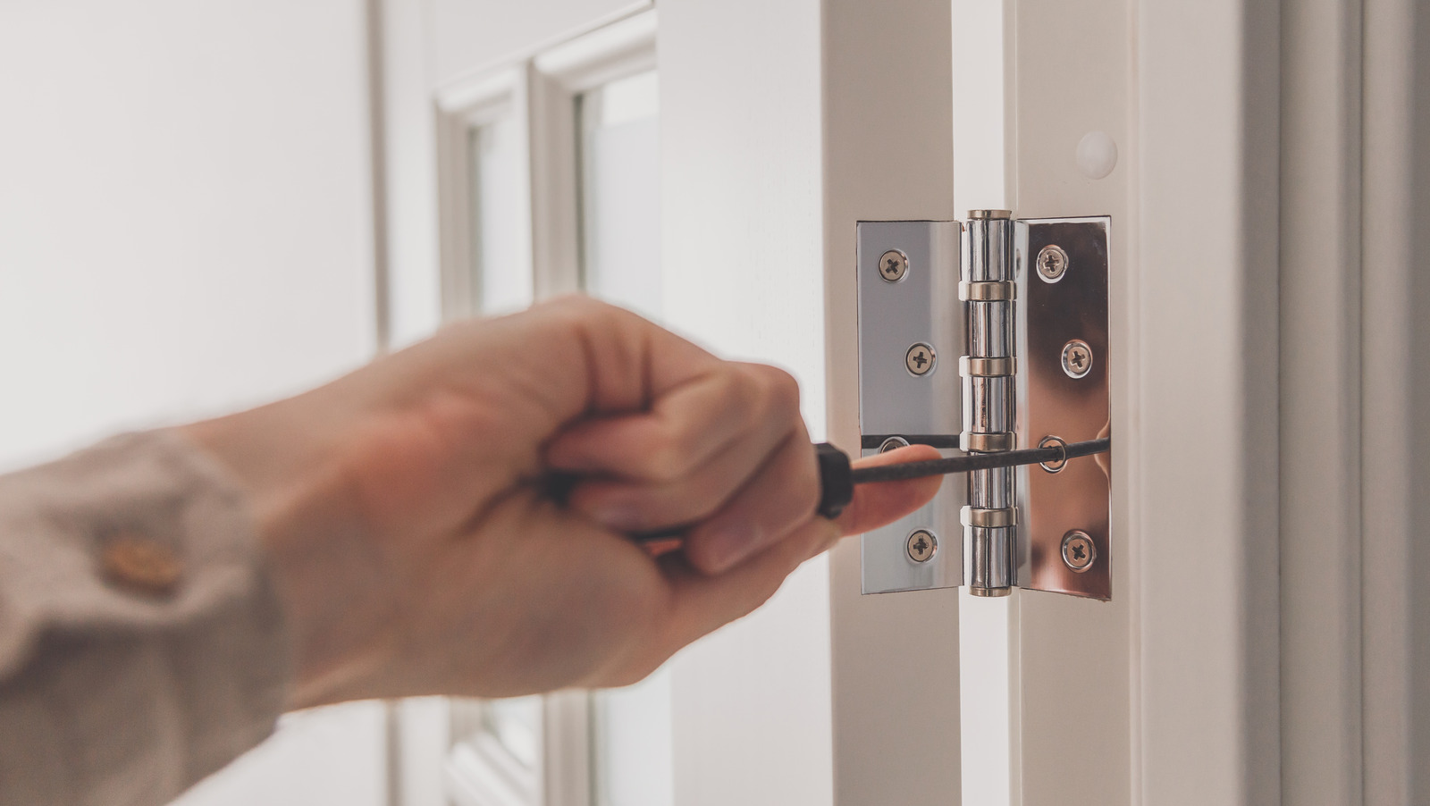 TikTok's Hack For Squeaky Door Hinges Might Work, But It's Not The Most