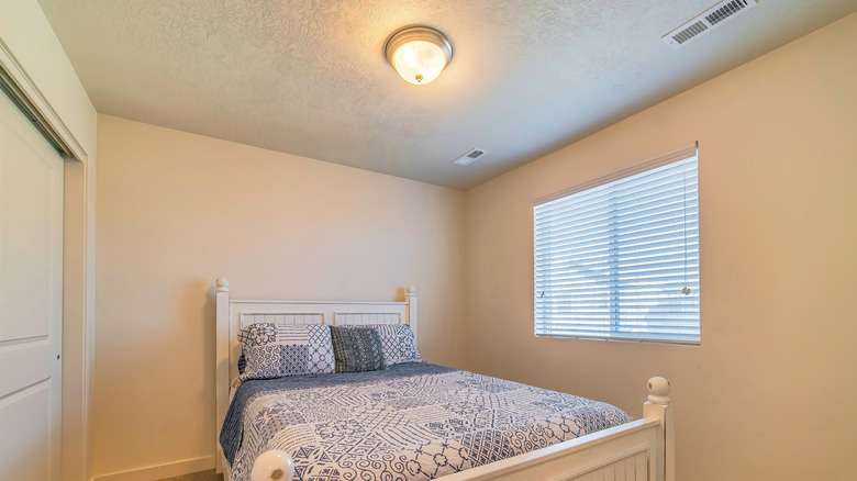 Bedroom with flush light fitting 