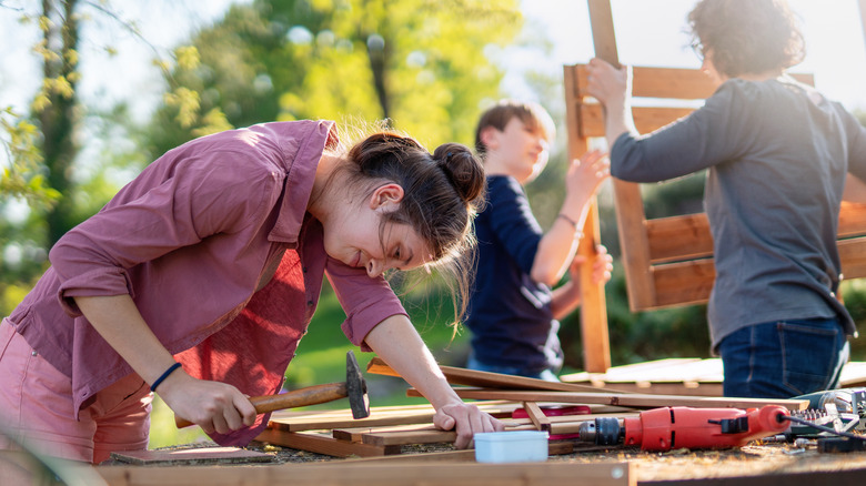 family wooworking project outside