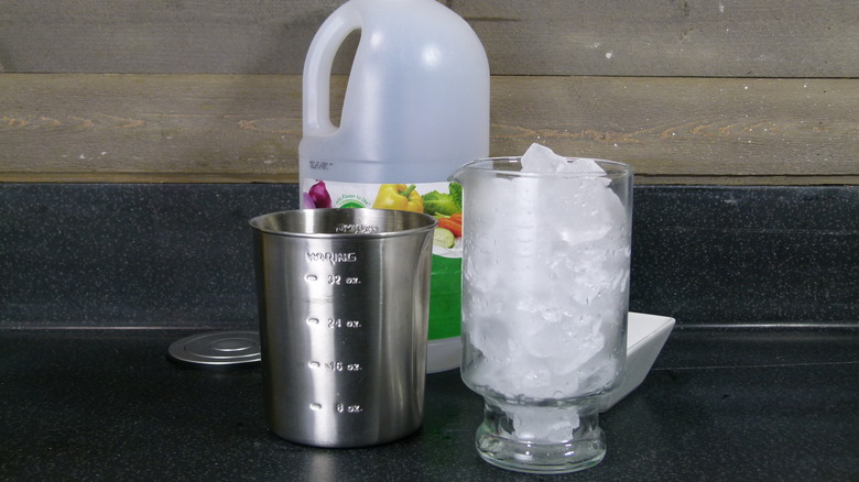 Ingredients for the cleaning hack