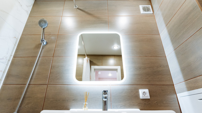 A shower covered in laminate that replicates the look of hardwood