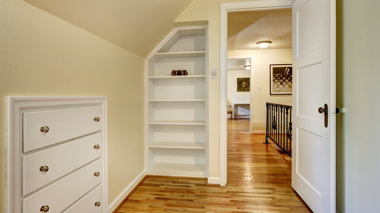 built in bookshelf