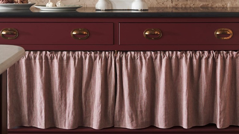Cafe curtains on cabinet fronts