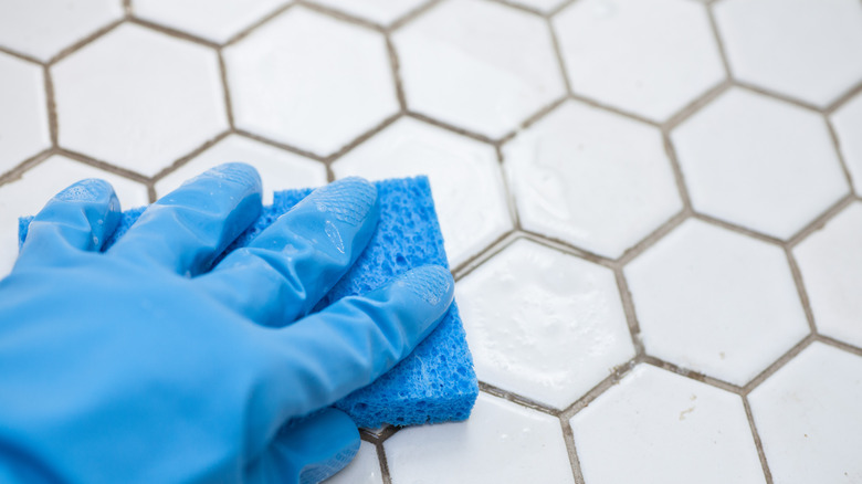 Cleaning tile grout