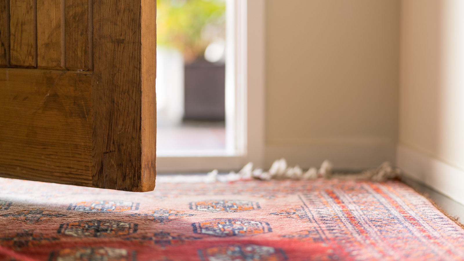 Tips For Using Patterned Rugs To Expand The Look Of Your Small Entryway