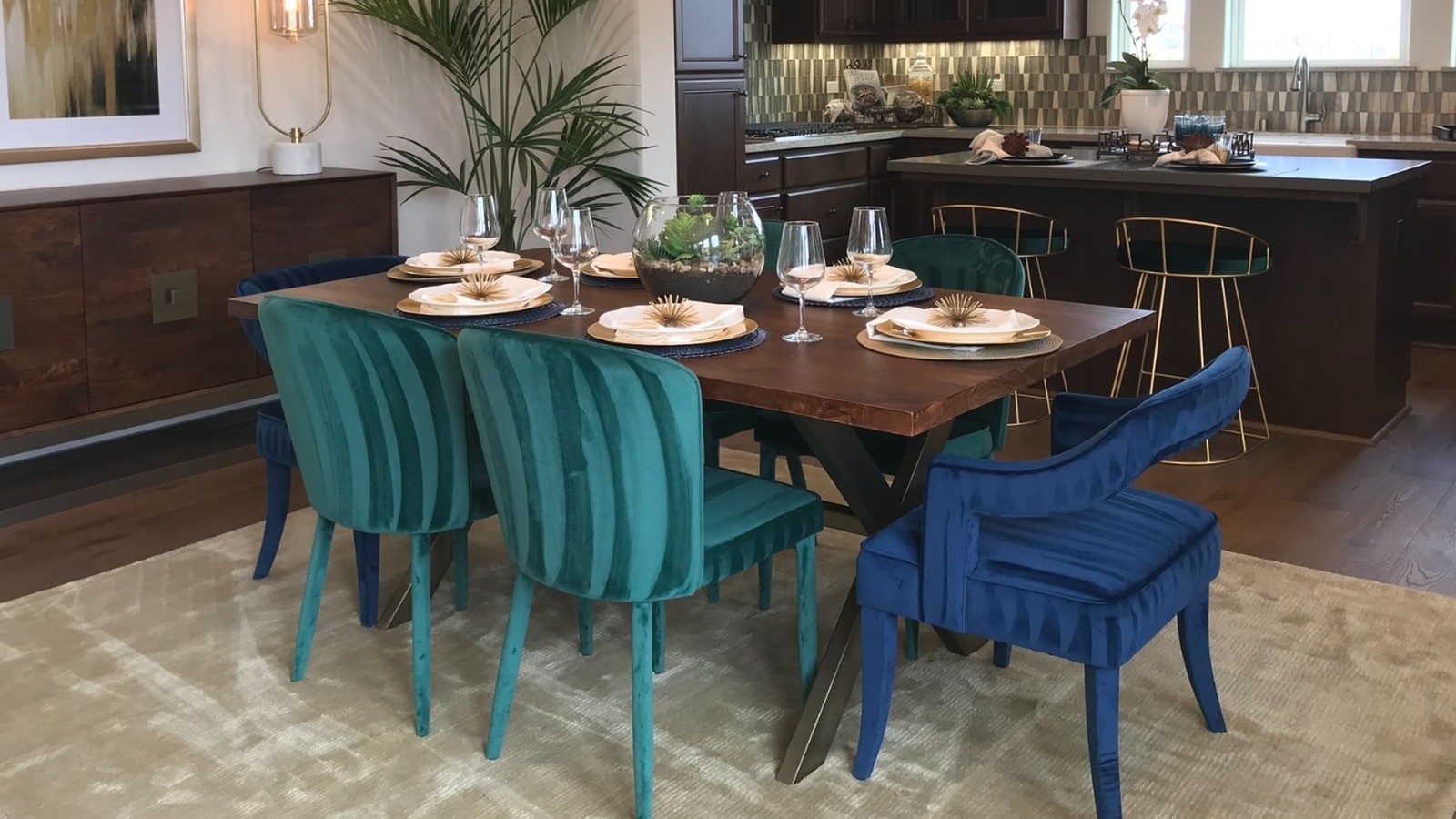 Tips On How To Mix Up Your Dining Room Seating