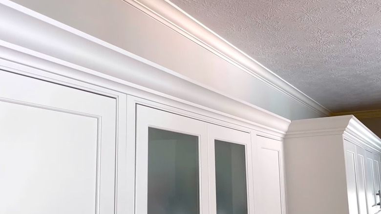 white crown molding on cabinets