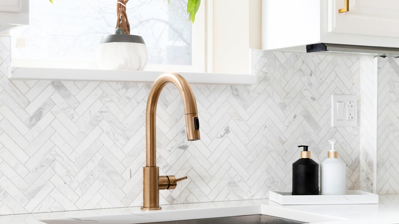 Bright airy kithen with herringbone tile backsplash