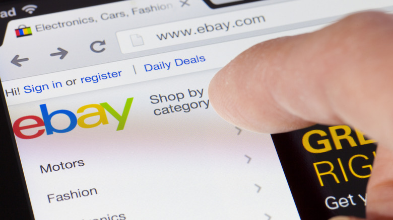 Person on the eBay website on a computer