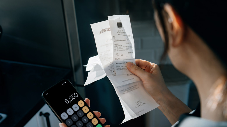 Young woman calculating bills