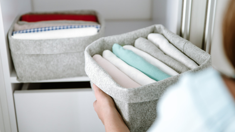 Folded linen in fabric baskets