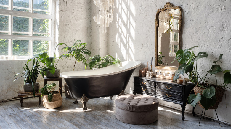boho bathroom with plants